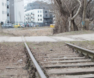 Udrażniają bocznicę kolejową prowadzącą do szpitala przy Szaserów