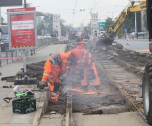 Paraliż centrum Warszawy. Auta stanęły w korkach po zwężeniu Al. Jerozolimskich. Gigantyczny remont do wakacji 