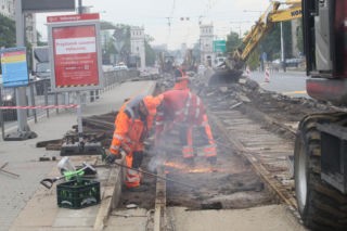 Paraliż centrum Warszawy. Auta stanęły w korkach po zwężeniu Al. Jerozolimskich. Gigantyczny remont do wakacji 