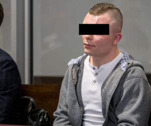Wyrzucił Olę przez okno