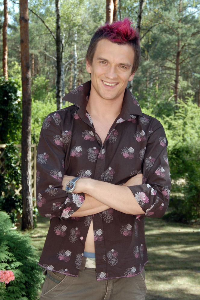 Michał Czernecki z różowym irokezem! Tak aktor wyglądał 20 lat temu