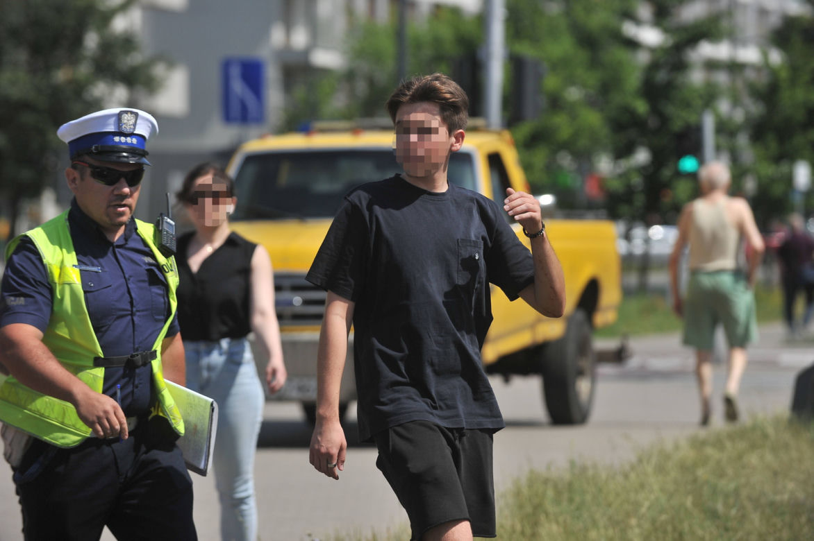 Wypadek na Sokratesa. Saab huknął w taksówkę, auto dachowało