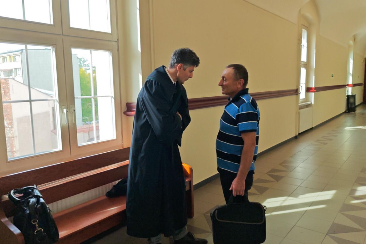 Orał asfalt, dziś zajął się nim sąd
