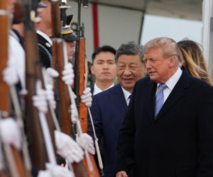 Przywódca Chin przyleciał do USA. Też przeszedł po czerwonym dywanie