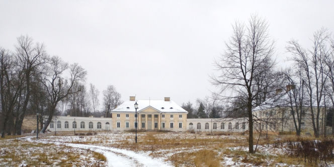 To miasto w województwie łódzkim ma jeden z najpiękniejszych rynków. Zachwyca też zabytkowym ratuszem