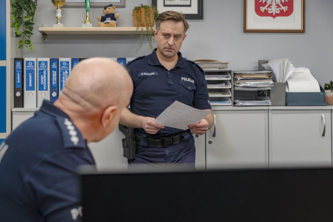 "Policjantki i Policjanci", odcinek 1386: Mikołaj Białach martwi się o stan zdrowia Oli, która ponownie trafiła do szpitala