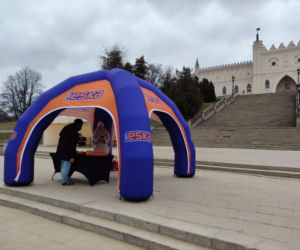 ESKA Lublin rozdawała żonkile na wiosnę