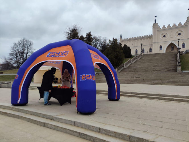 ESKA Lublin rozdawała żonkile na wiosnę