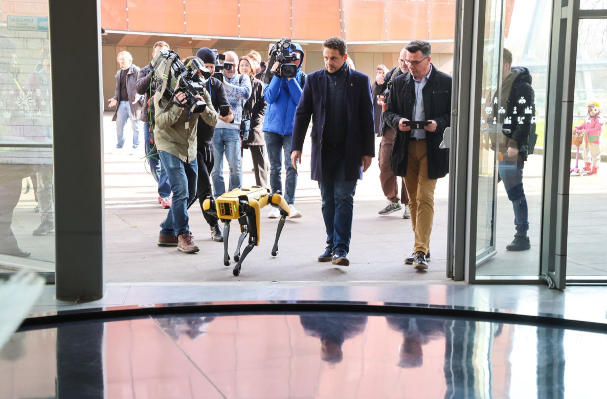 Robotyczny pies z Centrum Nauki Kopernik szuka imienia! Możecie wymyślić je wy!