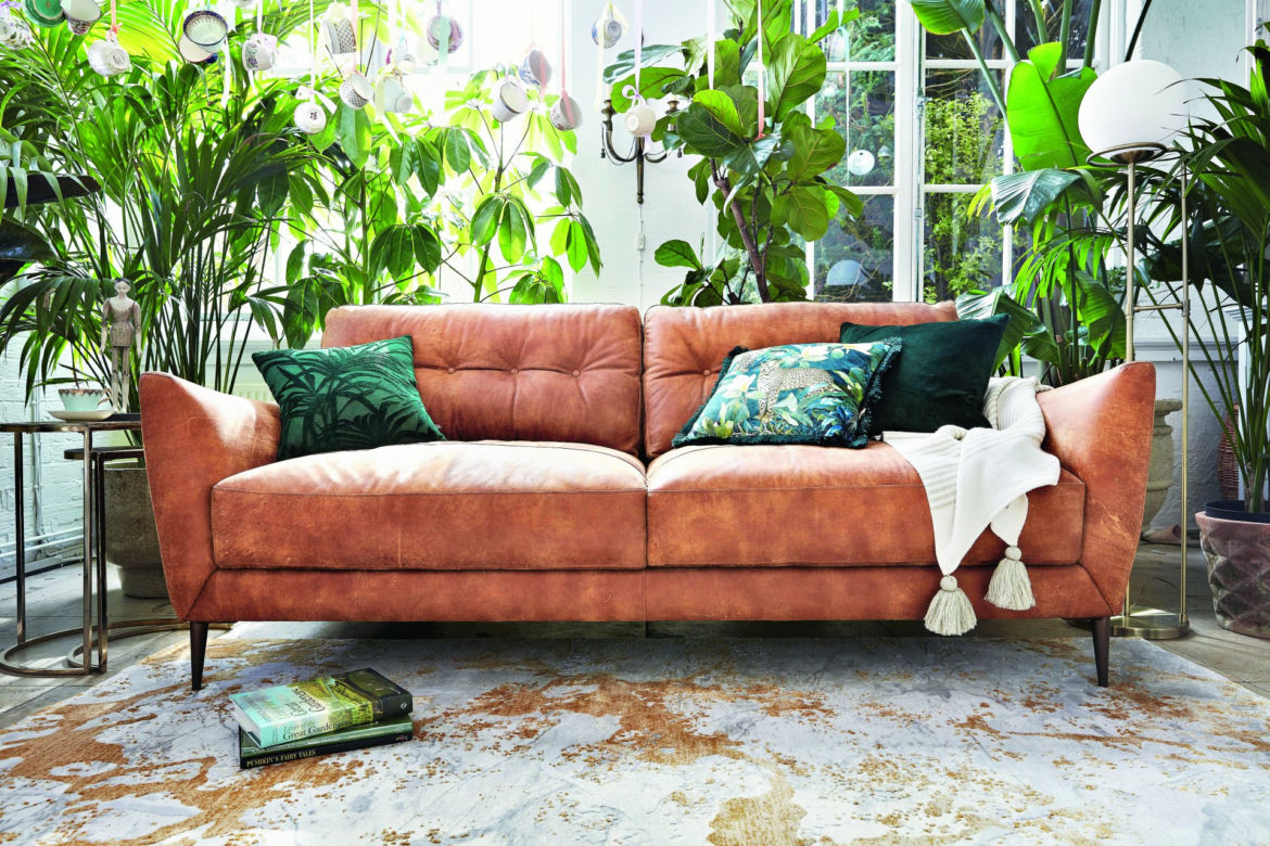 Wnętrza w stylu biophilic – sofa w ogrodzie
