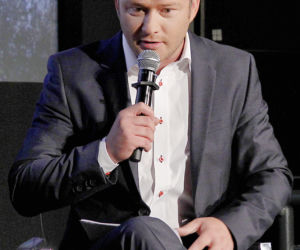 JAROSŁAW KUŹNIAR