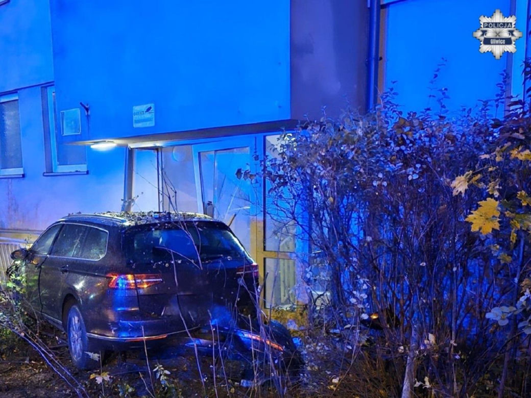 Pijany kierowca wjechał w blok i uciekł. Potem rozpętał awanturę