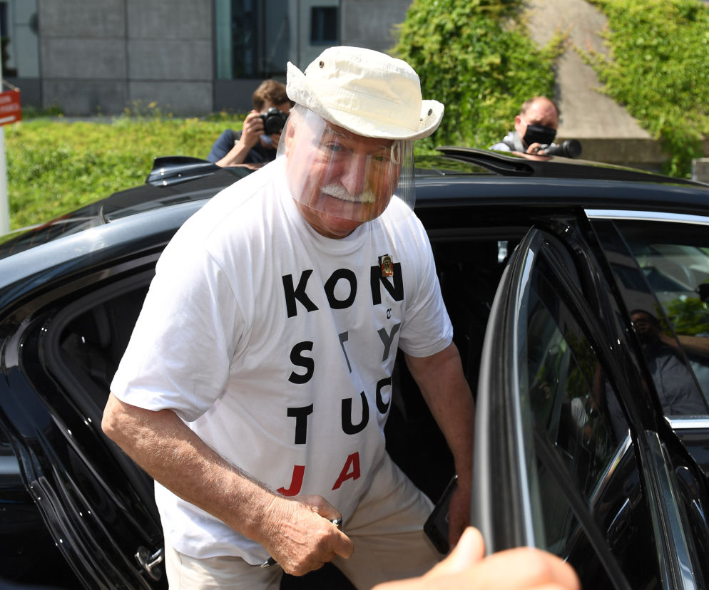 Wybory 2020 Lech Wałęsa zagłosował w koszulce Konstytucja 
