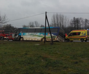 UMARŁ ZA KIEROWNICĄ