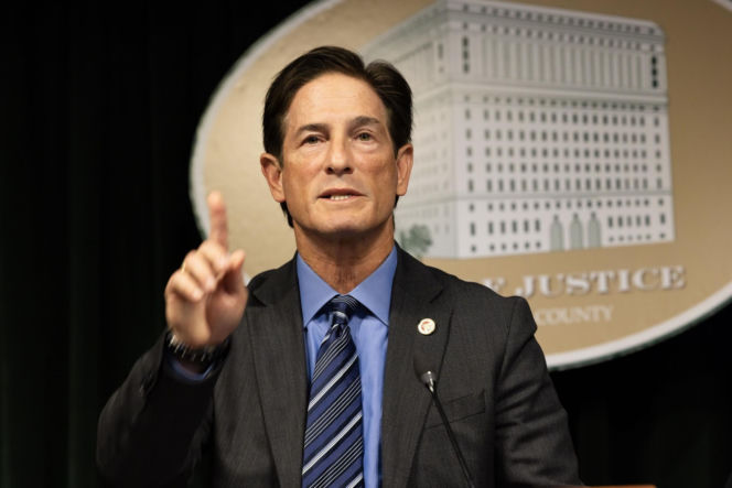 Rozpieszczony syn zamordował legendę Hollywood i swoją matkę. 18 razy był na odwyku, ludzie się go bali