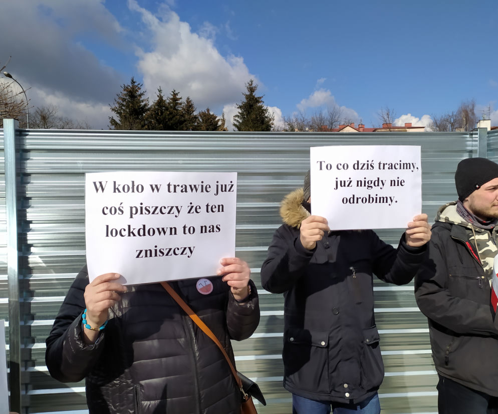 Protest rzeszowskich taksówkarzy: Nie chcemy jałmużny, chcemy  pracować