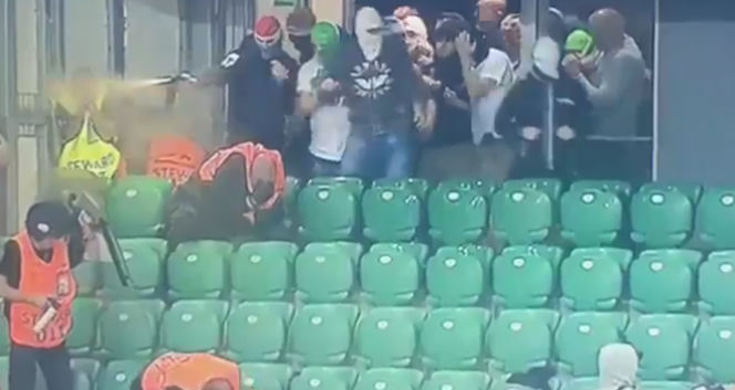 Kibice, Legia, zadyma