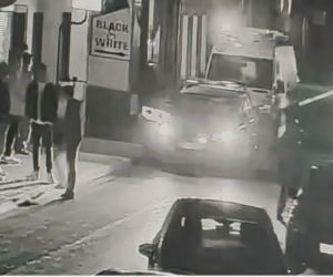 Pijany i bez kasku. 17-latek na hulajnodze wjechał pod samochód