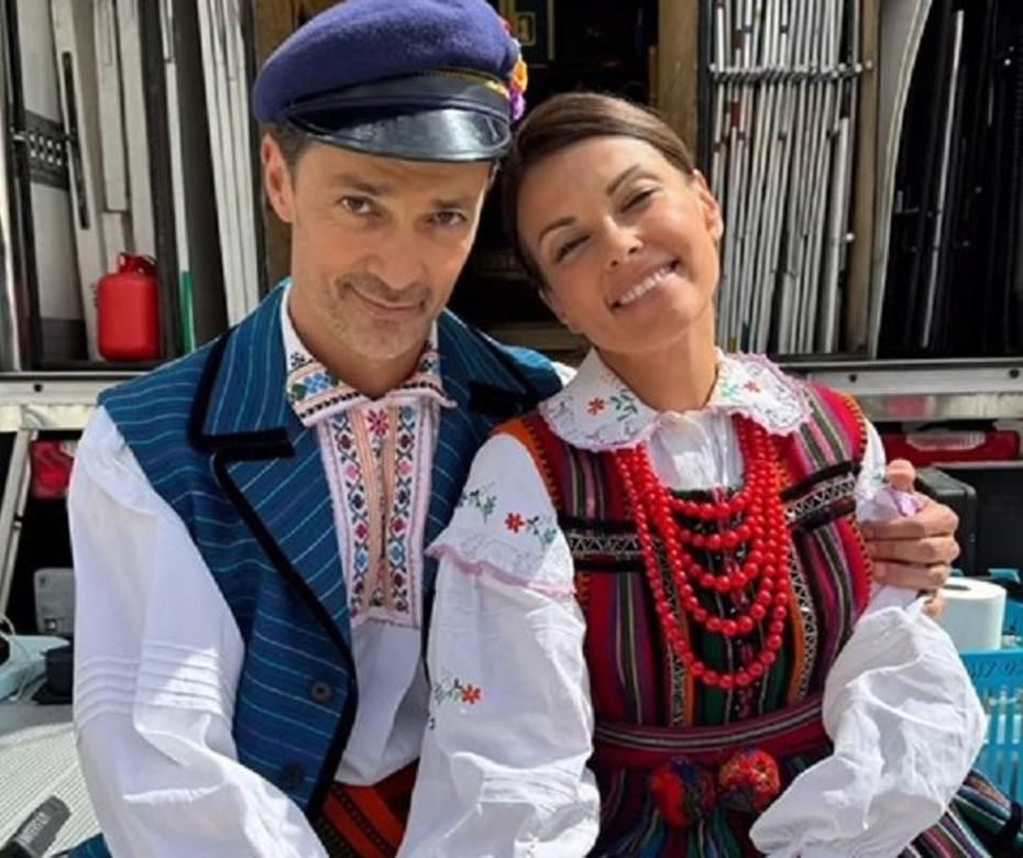 Barwy szczęścia. Związek Kasi i Mariusza rozkwitnie w nowym sezonie! Włączy ukochaną w wiejską społeczność - ZDJĘCIA