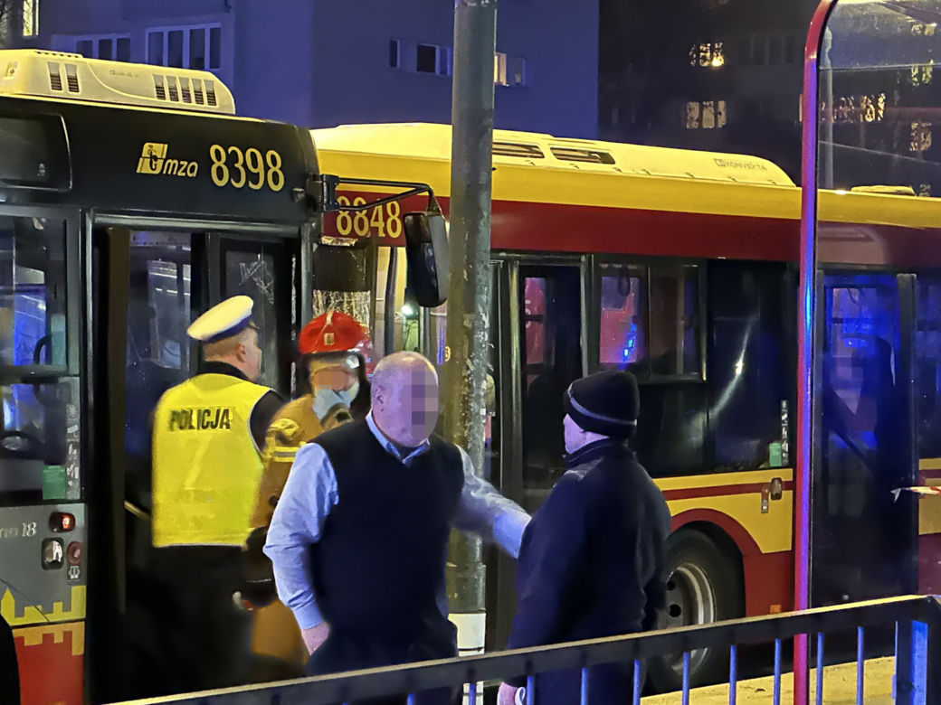 Autobusy zderzyły się w Warszawie. 10 osób rannych