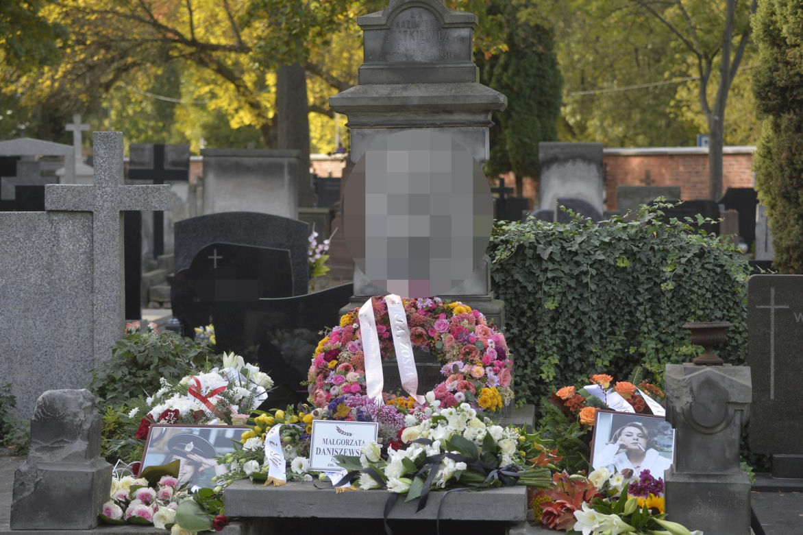 Tak wyglądają groby Jerzego Urbana i jego żony Małgorzaty