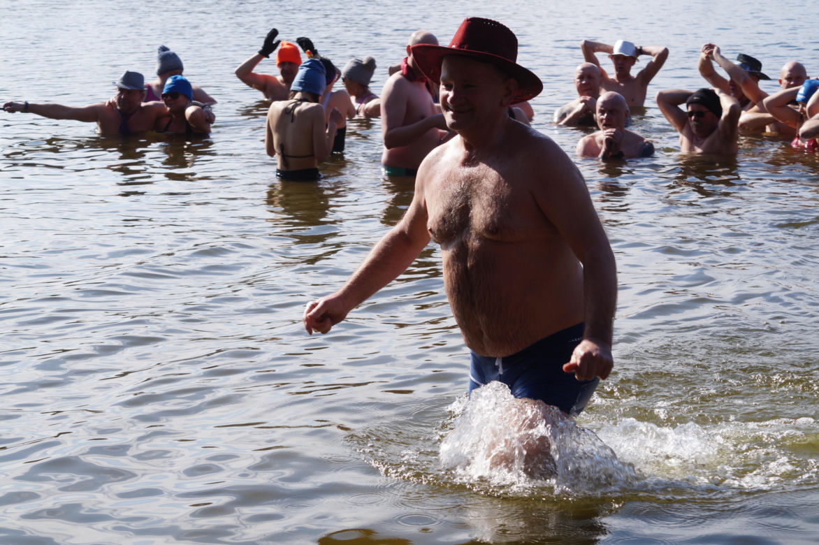 Wyjątkowe morsowanie pod Bydgoszczą! Tak świętowano Dzień Kobiet