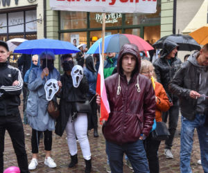 Tak wyglądał protest Zakończyć plandemię w Toruniu