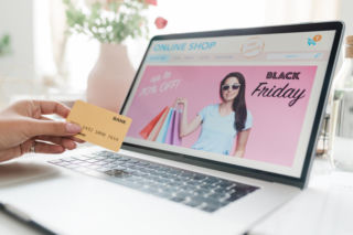 Tak oszuści próbują wykorzystać Black Friday. Jak nie dać się złapać? Licho nie śpi!