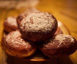 Tłusty Czwartek 2022. Tu kupisz kultowe pączki w Warszawie