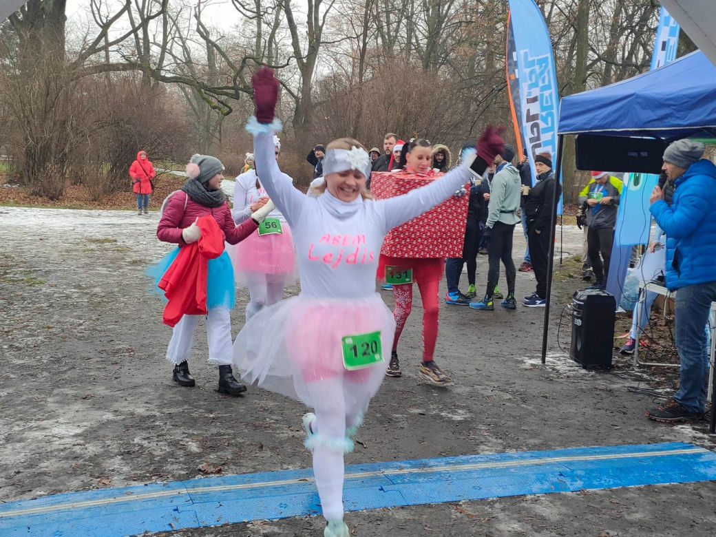 Przedświąteczne zawody sportowe. Łodzianie biegają i pomagają