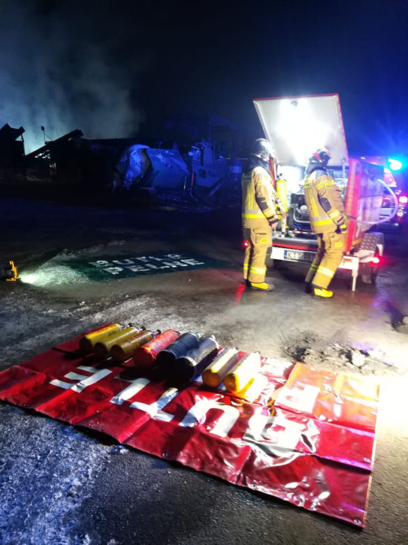 Nowa Biała. Gigantyczny pożar w składzie budowlanym. Prawie 100 strażaków walczyło z ogniem