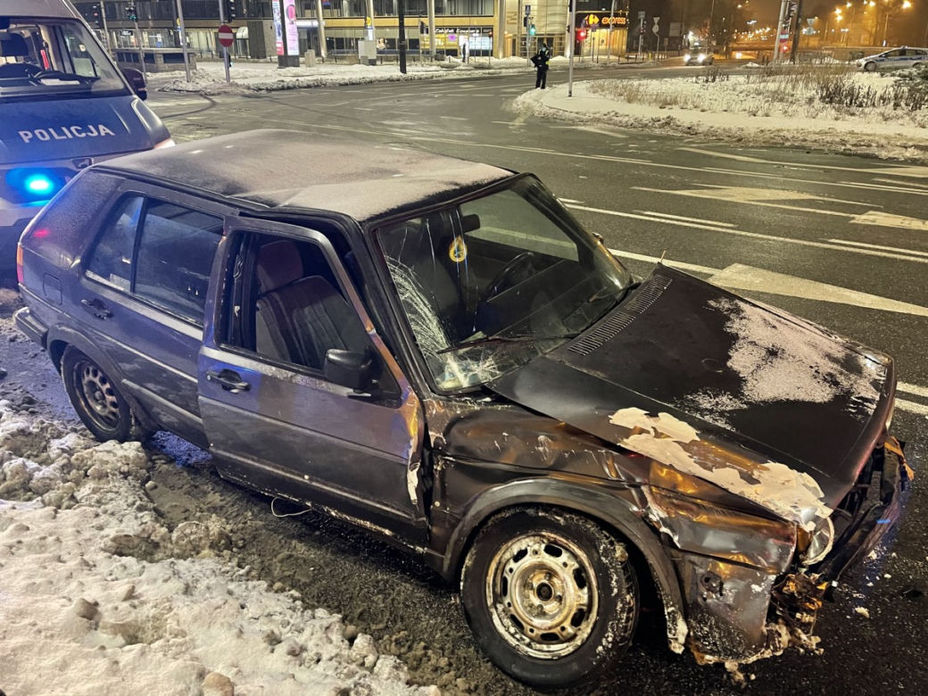 Nocny wypadek autobusu w Warszawie