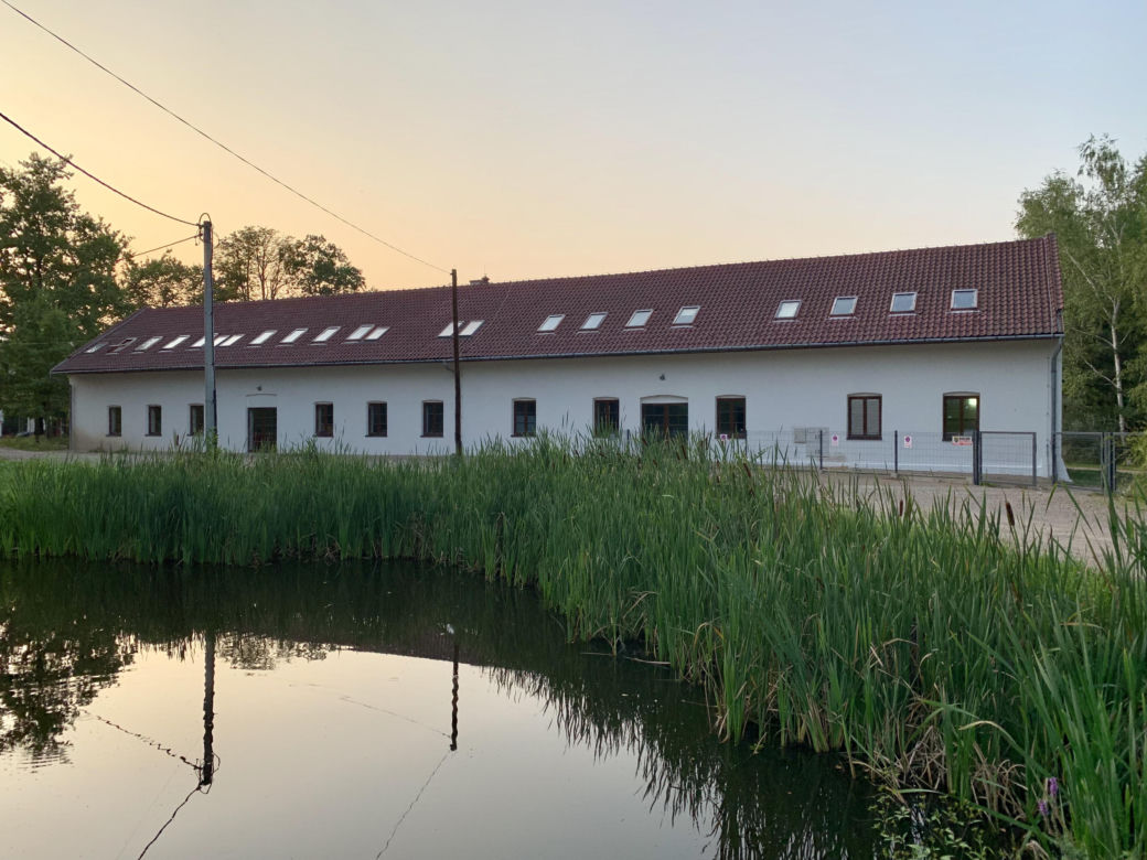 Jedno z najpiękniejszych miast w Małopolsce leży obok Krakowa. Zachwyca zabytkowym dworem