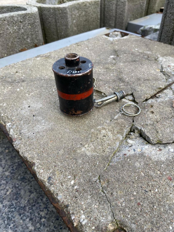 Granat jak skarbonka. Niespodzianka w aucie na policyjnym parkingu