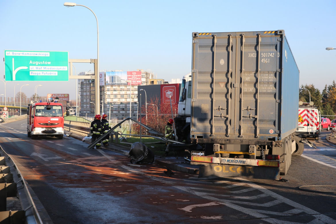 Wypadek TIRA na trasie Siekierkowskiej
