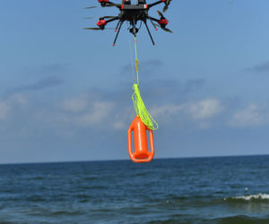 Dron ratowniczy