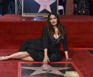 Wow! 55-letnia Salma Hayek podbija internet gorącymi zdjęciami. Wygląda obłędnie!