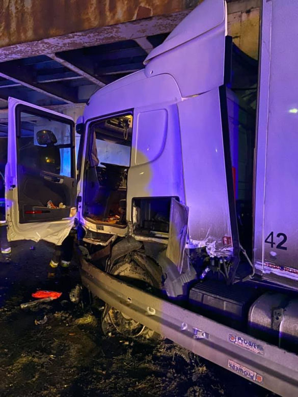 Okropny wypadek na A4 w stronę Katowic. Jedna osoba ranna, tworzą się wielkie korki 