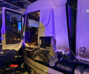 Okropny wypadek na A4 w stronę Katowic. Jedna osoba ranna, tworzą się wielkie korki 