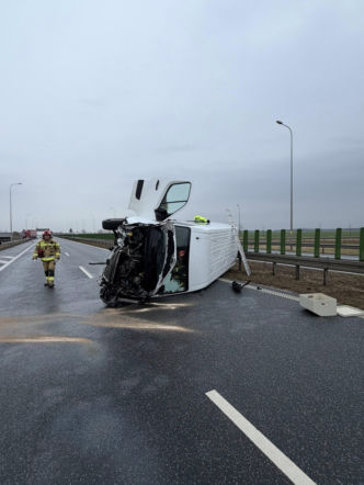 Wypadek na S3! Bus z pasażerami przewrócił się na bok. Są ranni!