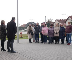 Pierwsza miłość, odcinek 3254, Dominika (Aneta Zając), wójt (Piotr Cyrwus), społeczność gminy Nowosiółki
