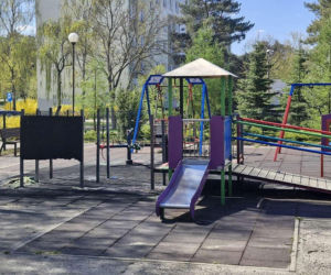 8-latek podpalił plac zabaw przy ul. Wyszyńskiego w Toruniu