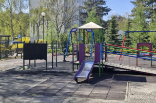 8-latek podpalił plac zabaw przy ul. Wyszyńskiego w Toruniu