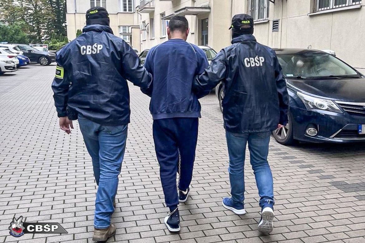 Huk i kłęby dymu! Wielka akcja CBŚP w Warszawie. Doszło do porwania