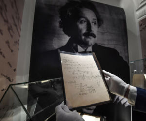 Stuletni rękopis Alberta Einsteina sprzedany za zawrotną sumę. 11,6 mln euro za teorię względności!