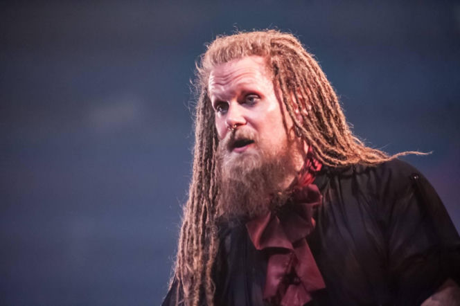 Skrupulatnie wyreżyserowany groteskowy spektakl okraszony nutą surrealizmu – Avatar zawładną Warszawą [RELACJA]