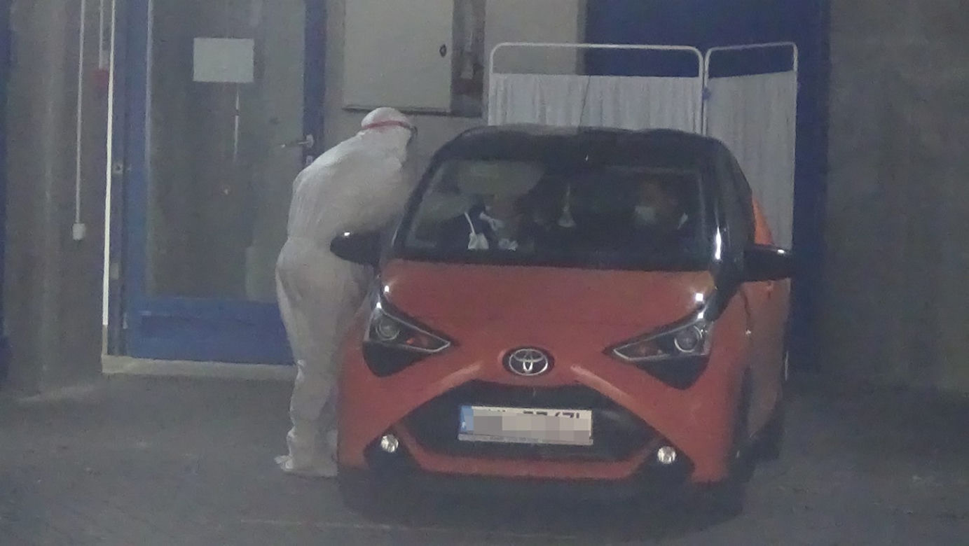Cztery godziny czekania w kolejce na test