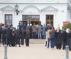 Porwali i skatowali Adriana z Ciechanowa. Bliscy żegnają 23-latka