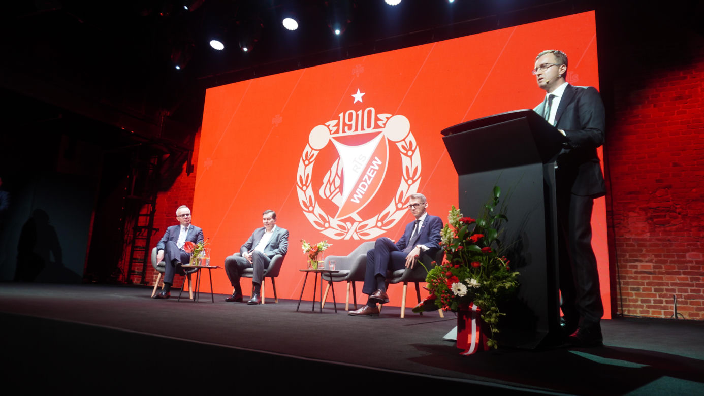 Wielki dzień w ponad 100-letniej historii Widzewa. Robert Dobrzycki oficjalnie nowym właścicielem klubu