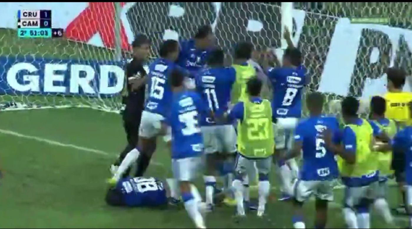 Burdy na meczu Cruzeiro - Atletico Mineiro